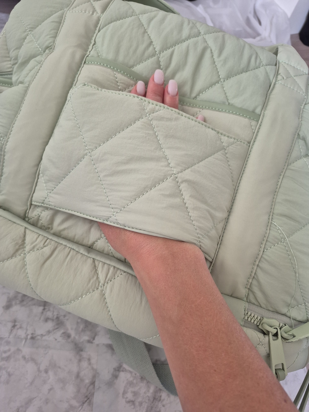 Poppy & Peonies Quilted Voyager bag in Mint Color - Picture 7 of 10